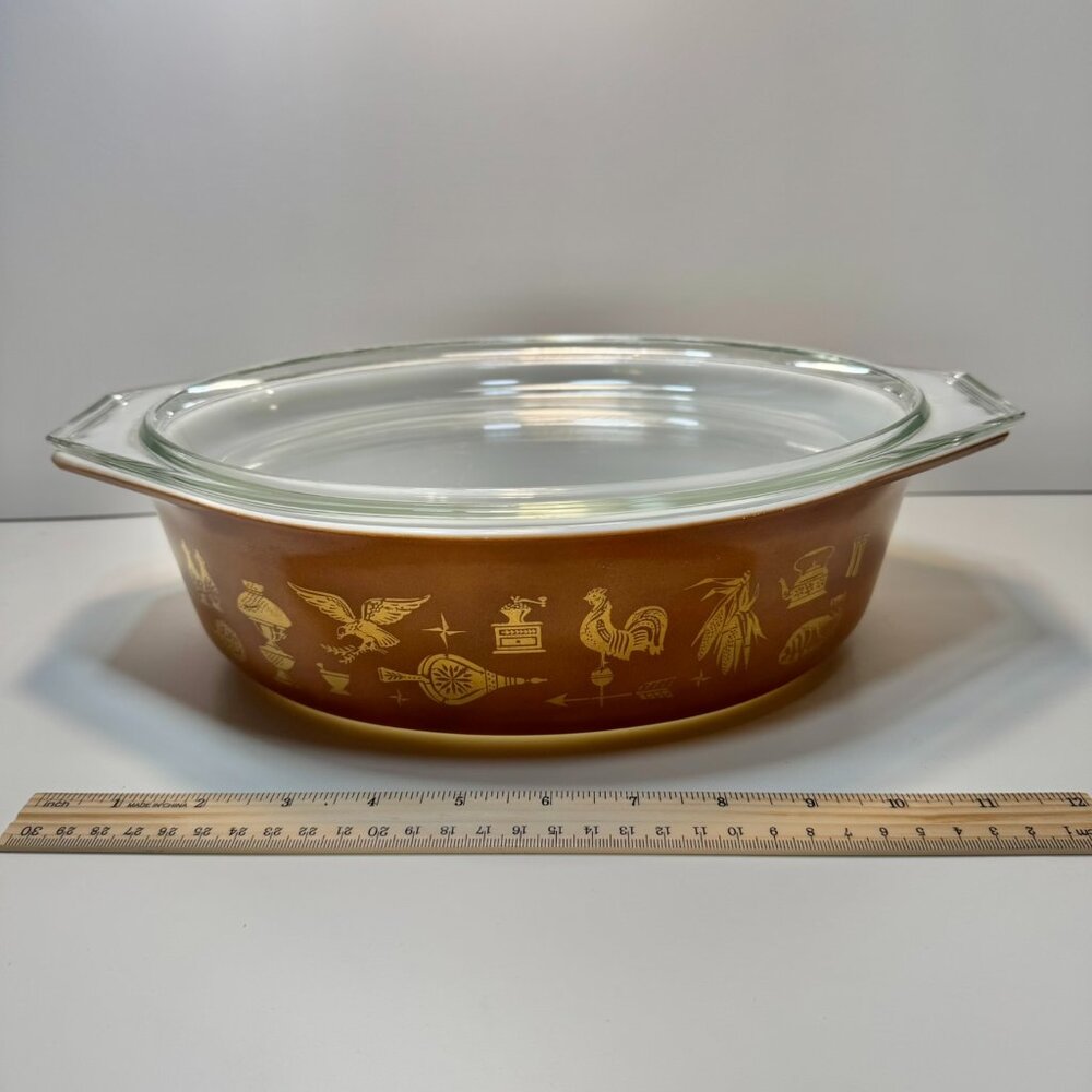 Pyrex (045) Early American 2.5 QT Casserole Dish from the 1960s-1970s